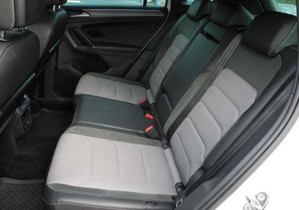 Volkswagen Tiguan cena 119998 przebieg: 147000, rok produkcji 2017 z Krośniewice małe 277